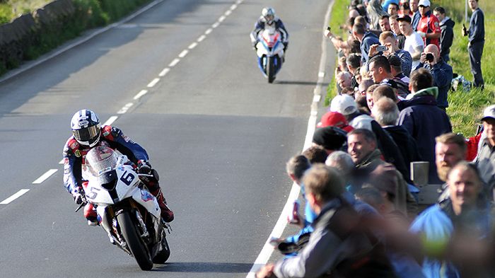 O Michael Dunlop σημείωσε τον ταχύτερο γύρο στα Superbike, και επιβεβαιώνει τον O Michael Dunlop σημείωσε τον ταχύτερο γύρο στα Superbike, και επιβεβαιώνει τον τίτλο του φαβορί για τον σημερινό (Σάββατο 31 Μαίου) αγώνα.